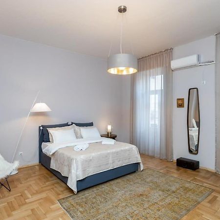 Stylish 2Br Apt In The Heart Of Old Tbilisi Luaran gambar