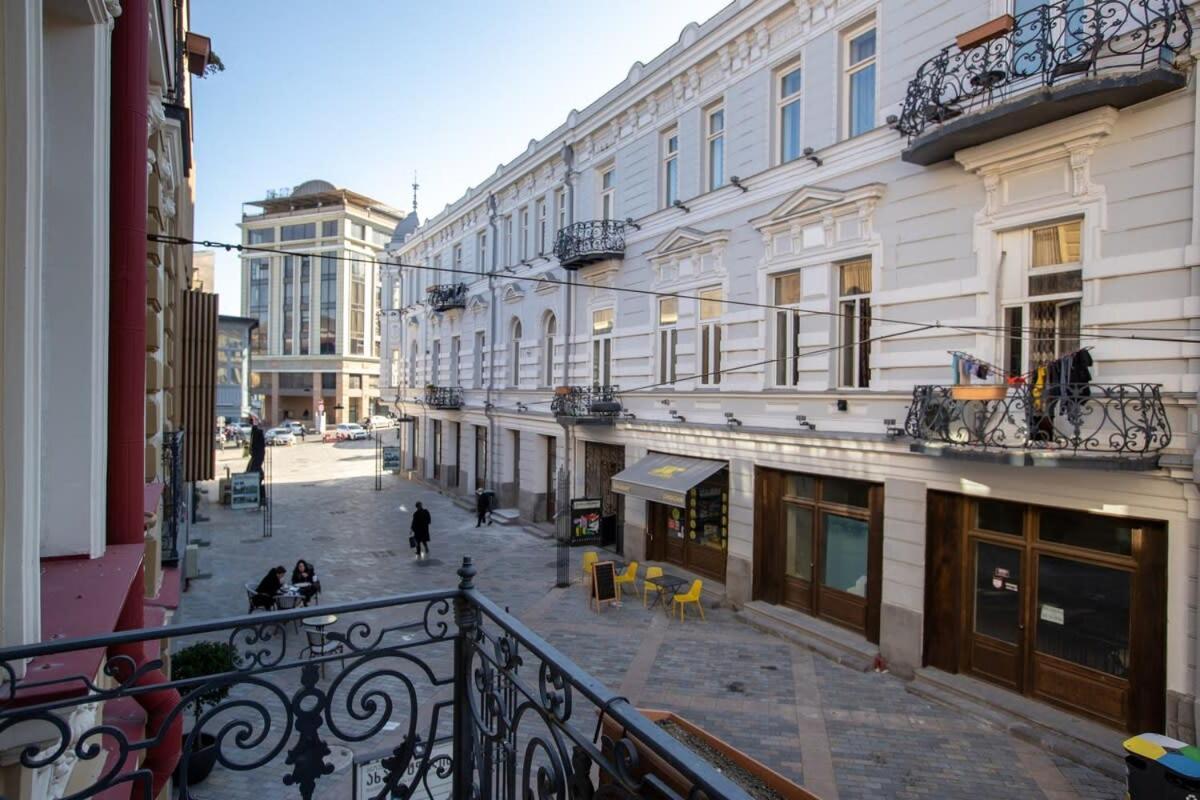 Stylish 2Br Apt In The Heart Of Old Tbilisi Luaran gambar