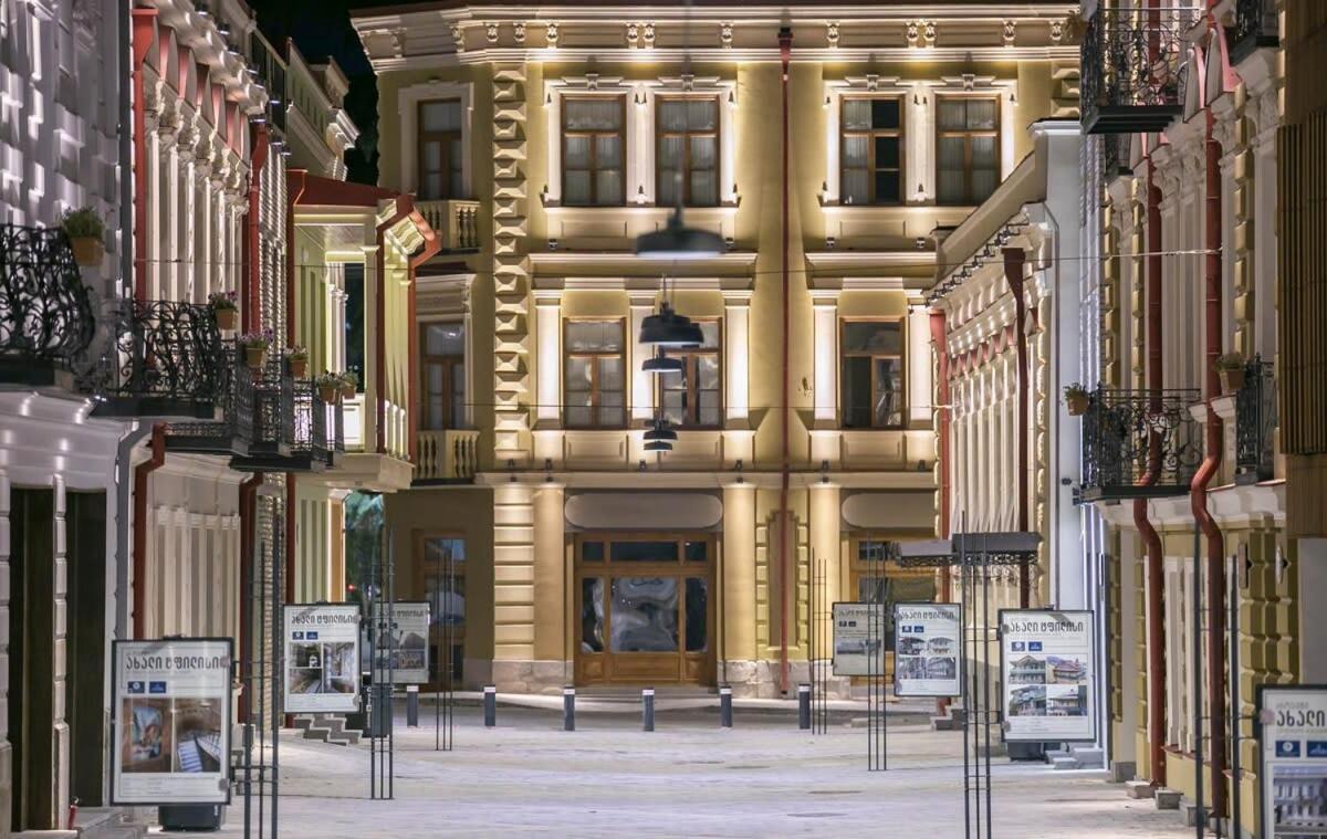 Stylish 2Br Apt In The Heart Of Old Tbilisi Luaran gambar