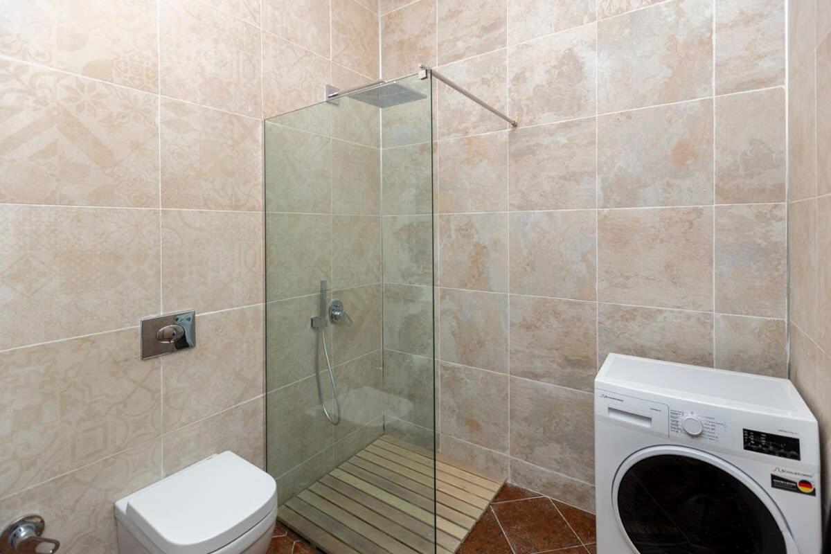 Stylish 2Br Apt In The Heart Of Old Tbilisi Luaran gambar