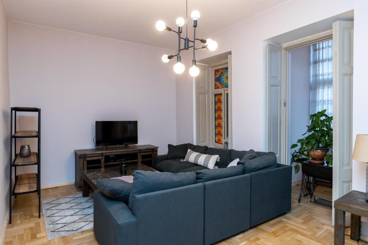 Stylish 2Br Apt In The Heart Of Old Tbilisi Luaran gambar