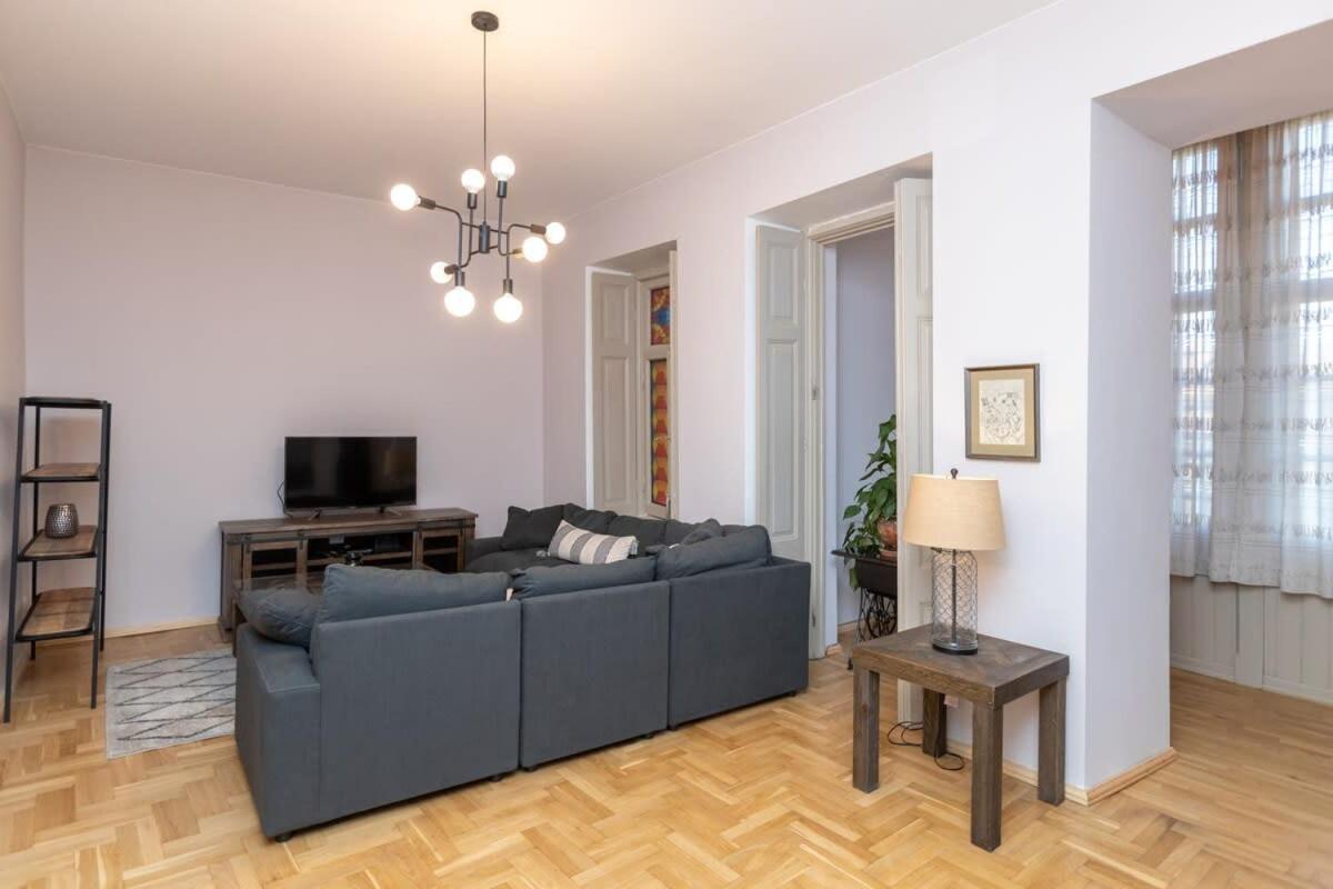Stylish 2Br Apt In The Heart Of Old Tbilisi Luaran gambar