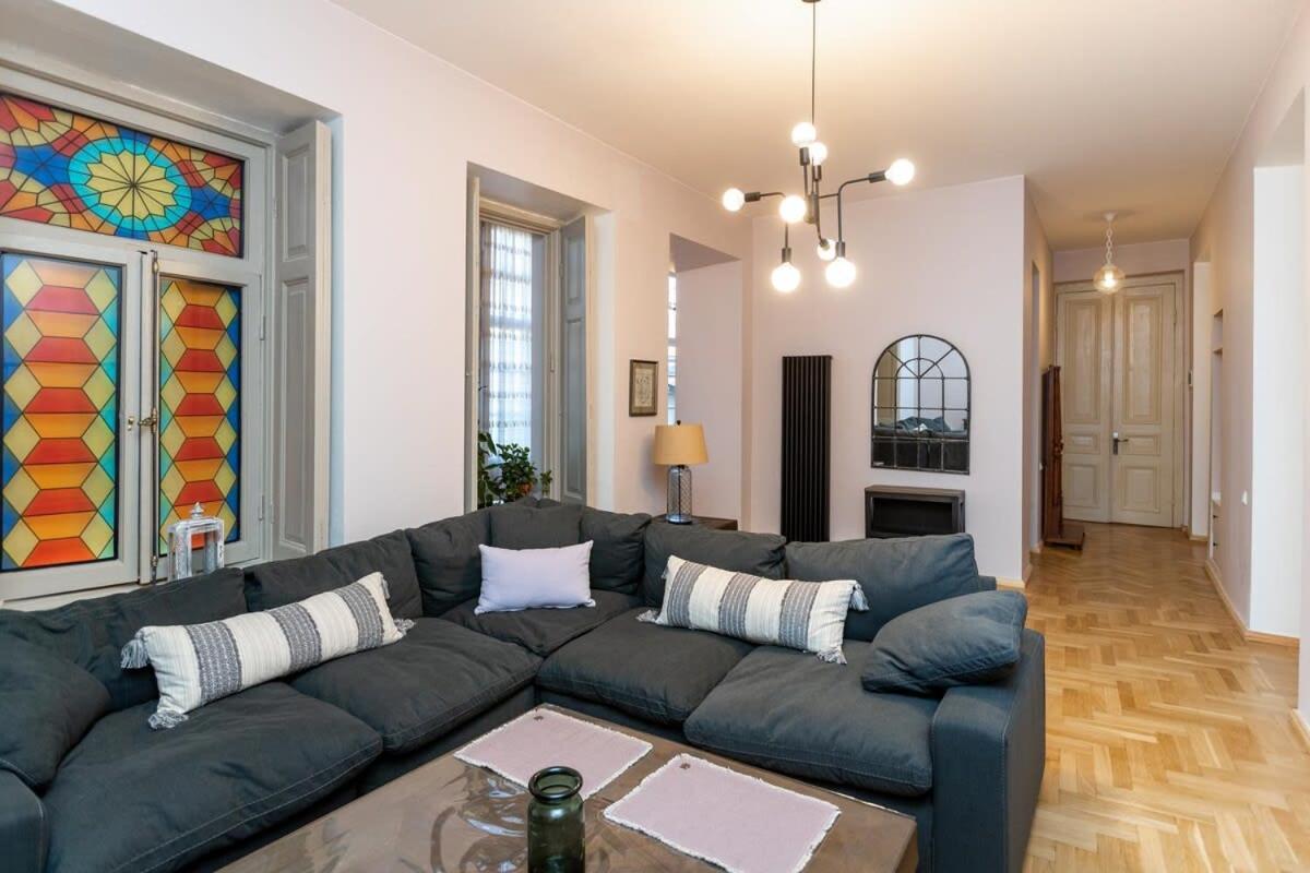 Stylish 2Br Apt In The Heart Of Old Tbilisi Luaran gambar