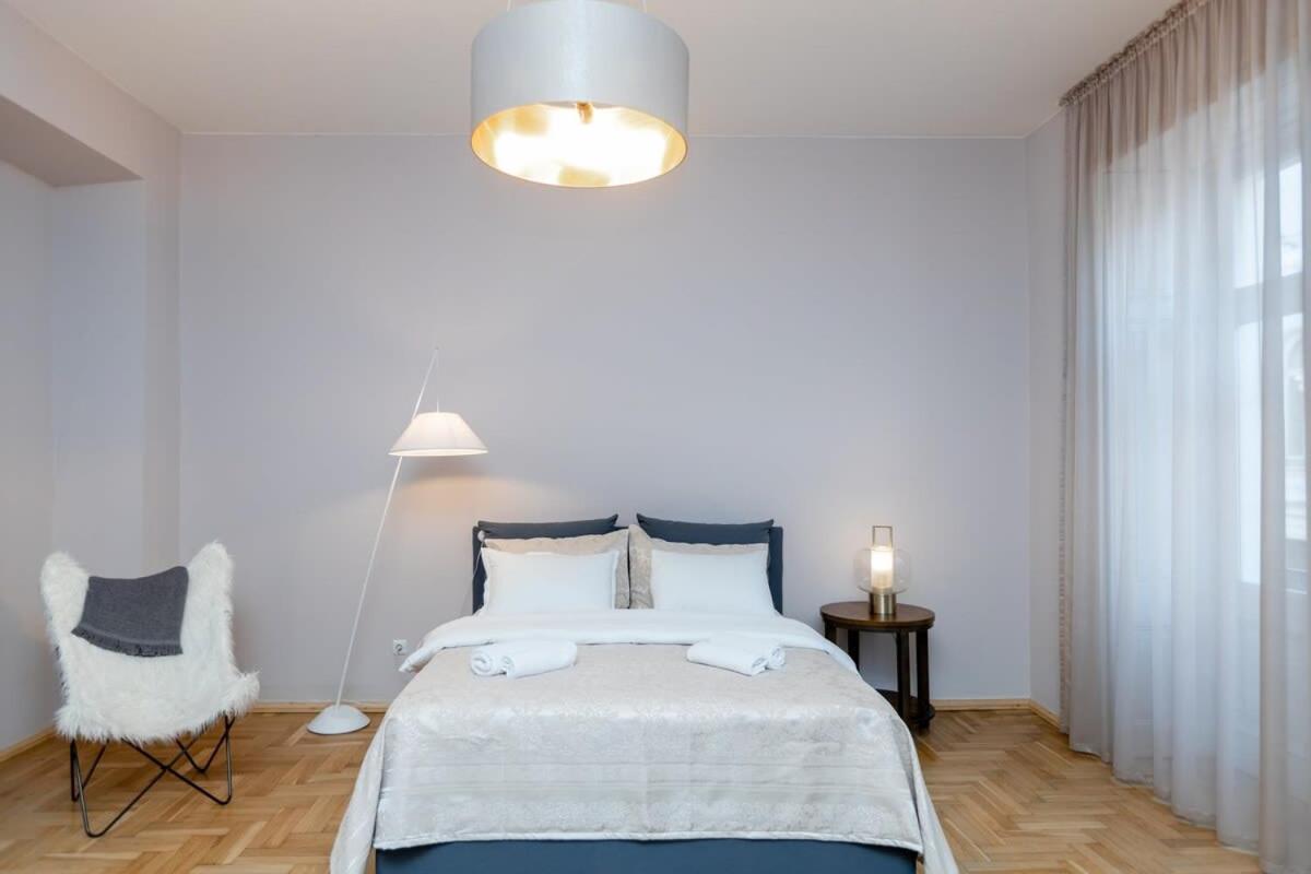 Stylish 2Br Apt In The Heart Of Old Tbilisi Luaran gambar