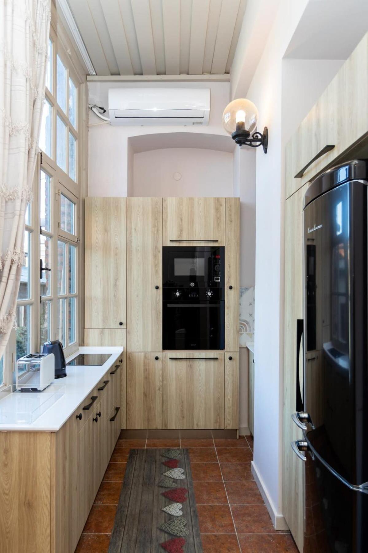 Stylish 2Br Apt In The Heart Of Old Tbilisi Luaran gambar
